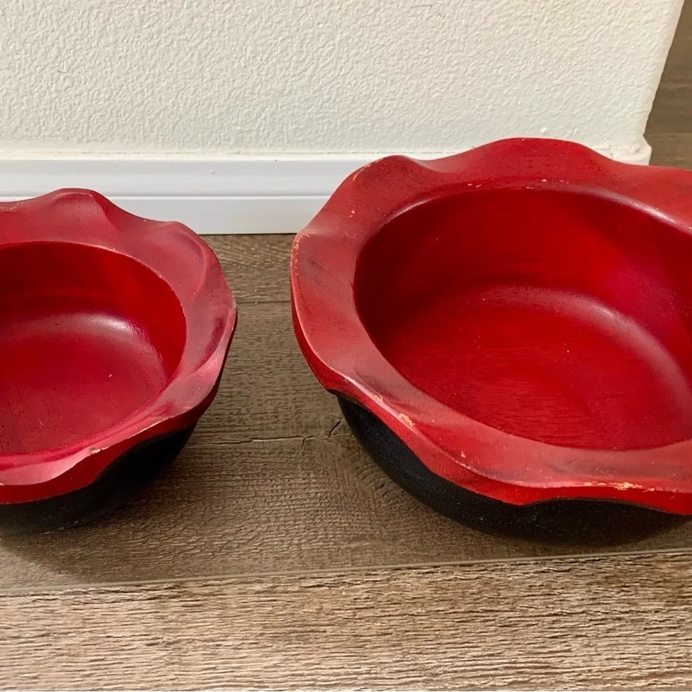 Set of 2 wooden bowls